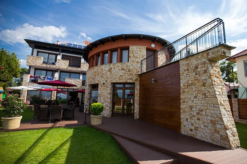 Pole Position Beach Hotel バラトンサールソー エクステリア 写真