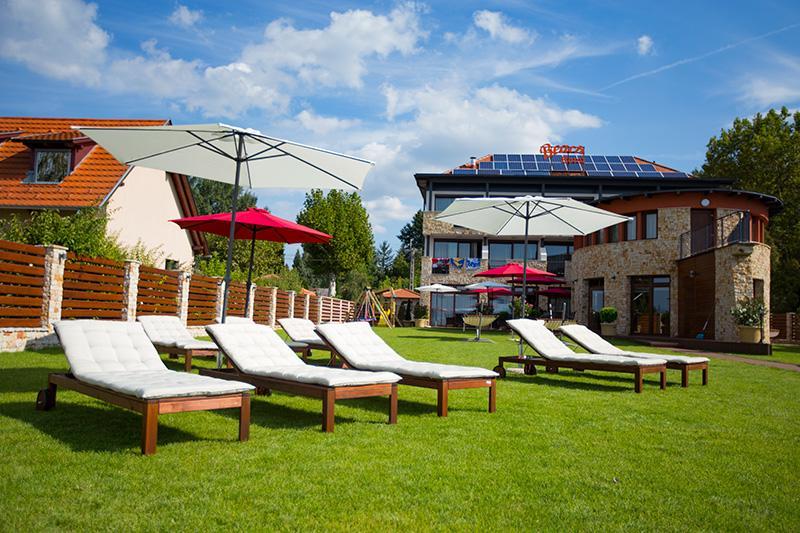 Pole Position Beach Hotel バラトンサールソー エクステリア 写真
